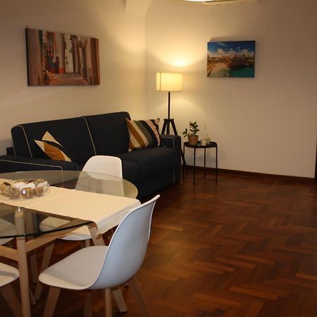 Stefano'S Apartment Bari Bagian luar foto