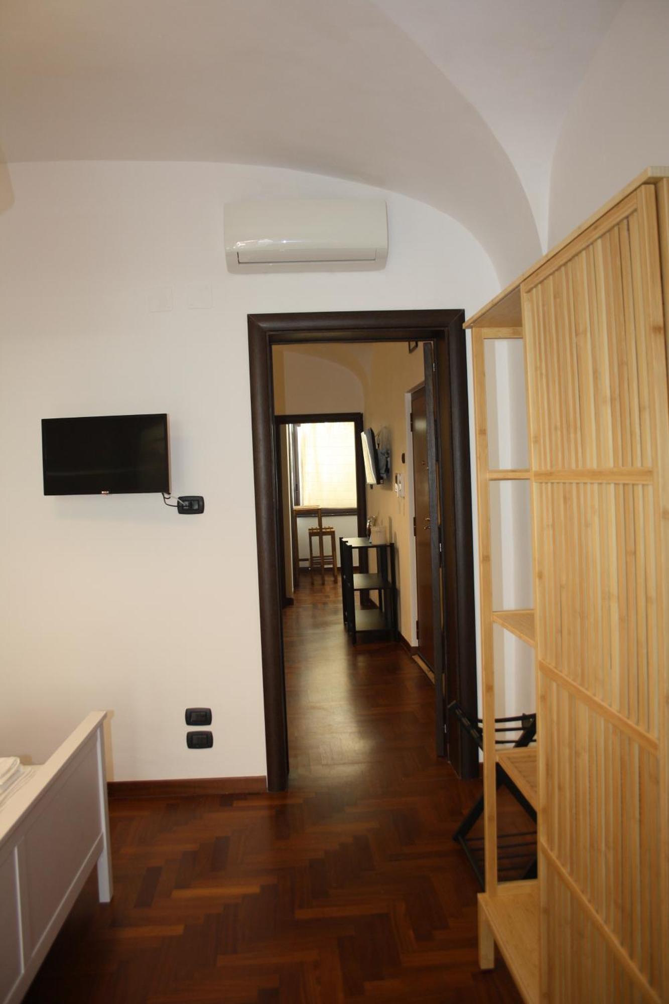 Stefano'S Apartment Bari Bagian luar foto