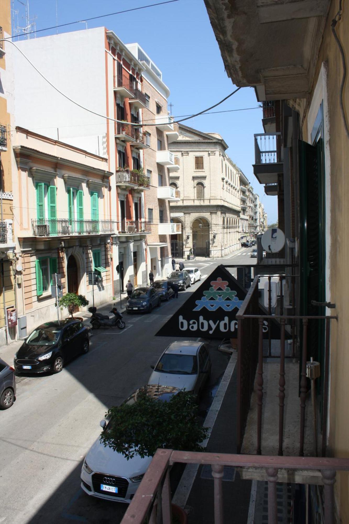 Stefano'S Apartment Bari Bagian luar foto